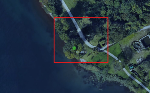 Abbattimento di un pioppo pericoloso sulla pista ciclabile di Lecco