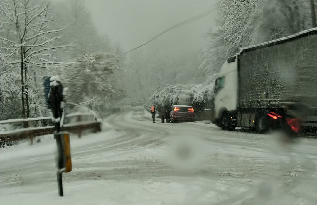 Disagi per il traffico in Valsassina a causa della neve