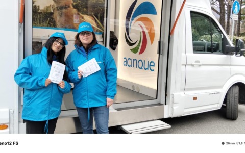 Il truck di Acinque in tour tra le comunità locali