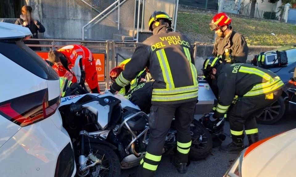 Incidente stradale a Cesana Brianza: l’intervento dei Vigili del fuoco