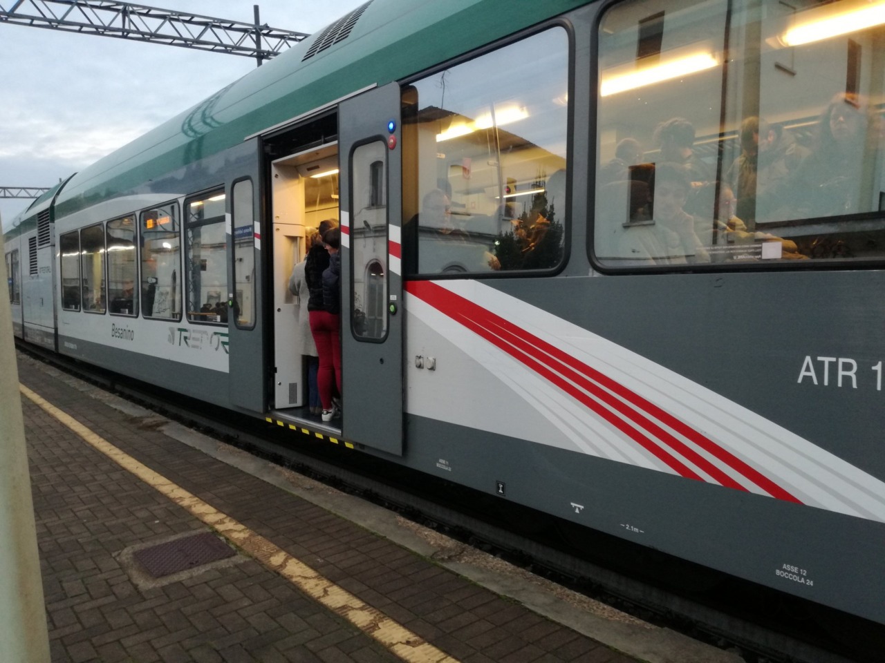 Interruzione della linea Besanino: i sindaci avviano un sondaggio tra gli utenti