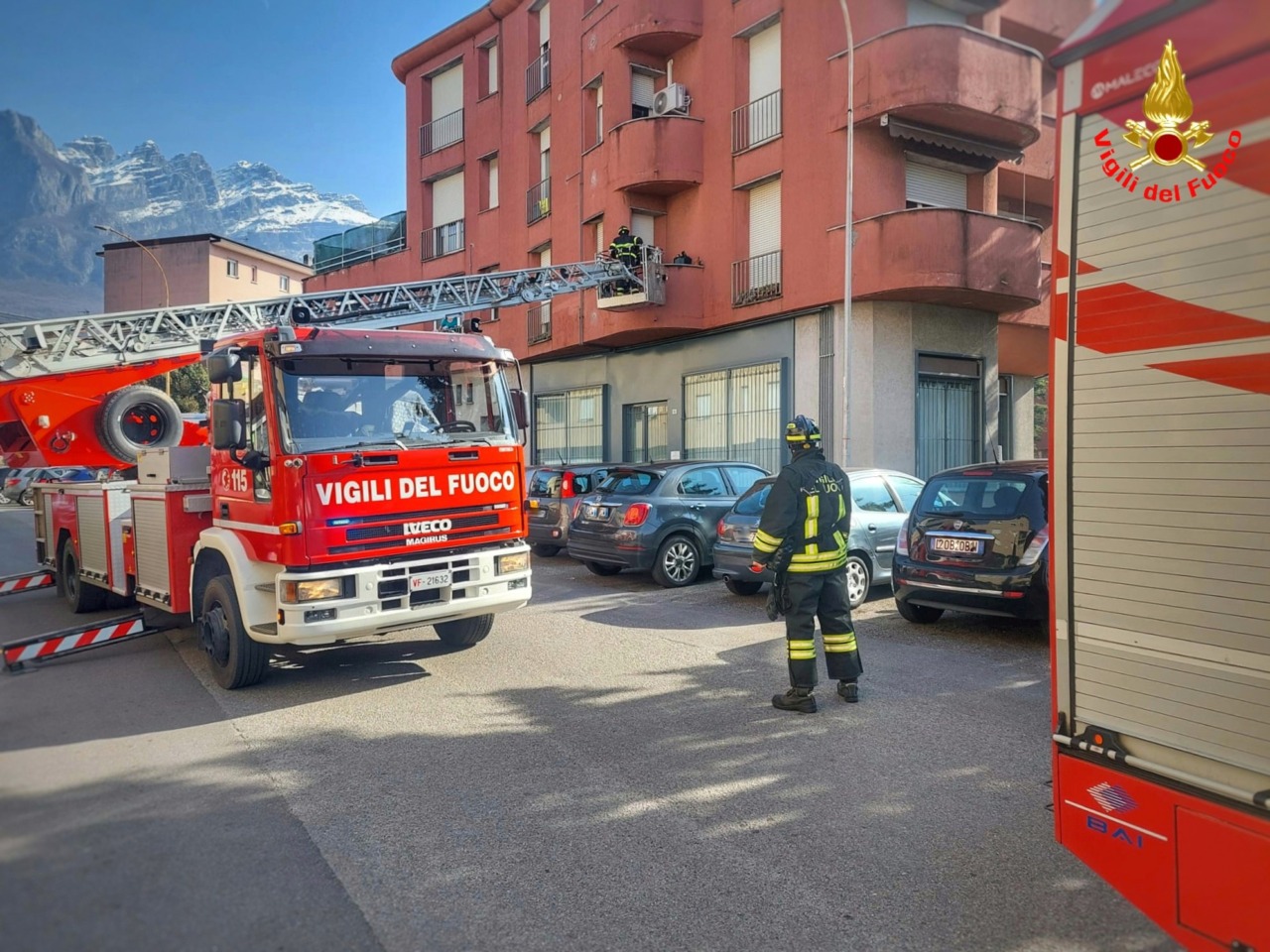 Lecco: malore in casa, i Vigili del Fuoco in azione
