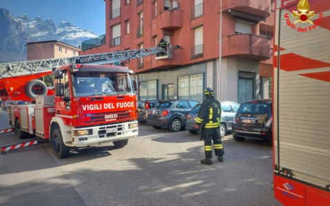 Lecco: malore in casa, i Vigili del Fuoco in azione