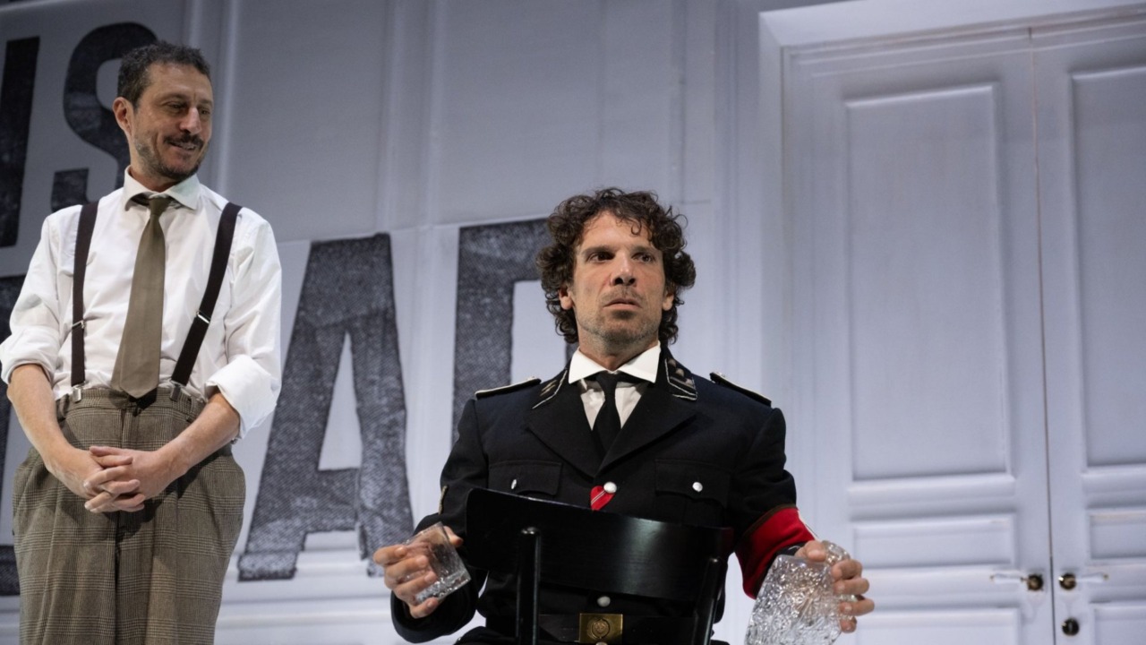 Luca Bizzarri in scena a Lecco con “Il Medico dei Maiali”