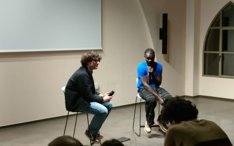 Officina Badoni: la testimonianza di Yusuphe sulle migrazioni tra dolore e speranza