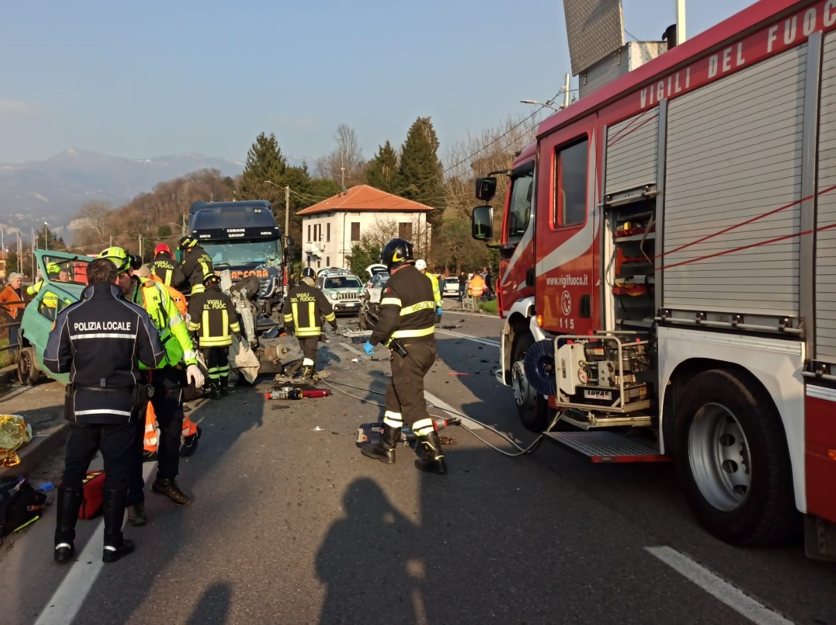 Scontro frontale sulla Ss342 Dir: due vittime in un grave incidente