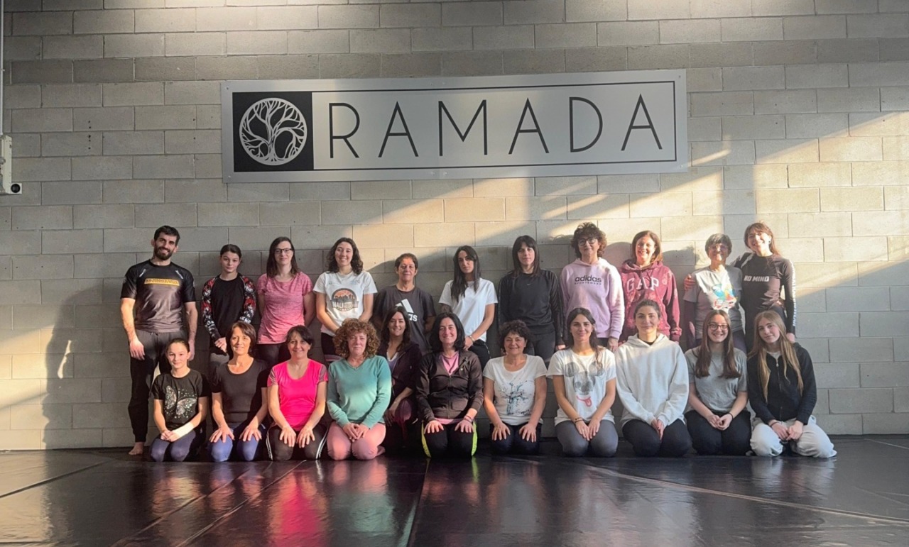 20 donne partecipano all’evento di autodifesa femminile a Valmadrera organizzato da Ramada Aps