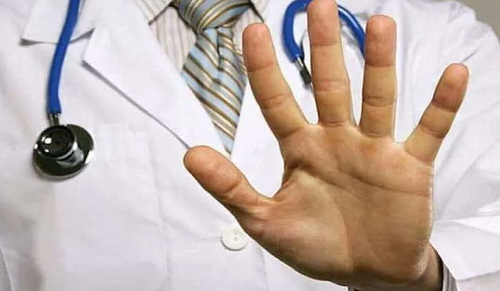 A Lecco nel 2025, il 40% degli infermieri e due terzi dei medici hanno subito aggressioni