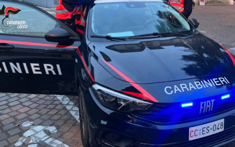 Ballabio: minorenne alla guida dell’auto paterna, un amico con un coltello