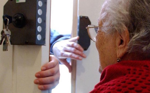 Calolziocorte: allerta per vendite porta a porta aggressive rivolte agli anziani