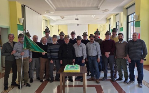 Calolziocorte: il pranzo sociale del Gruppo Alpini “Pippo Milesi” raccoglie fondi per la Lilt