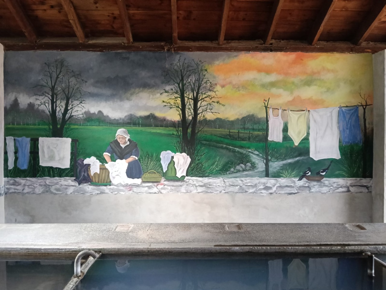 Civate, inaugurato il murales al lavatoio di via Broggi realizzato da Adelio Sandionigi