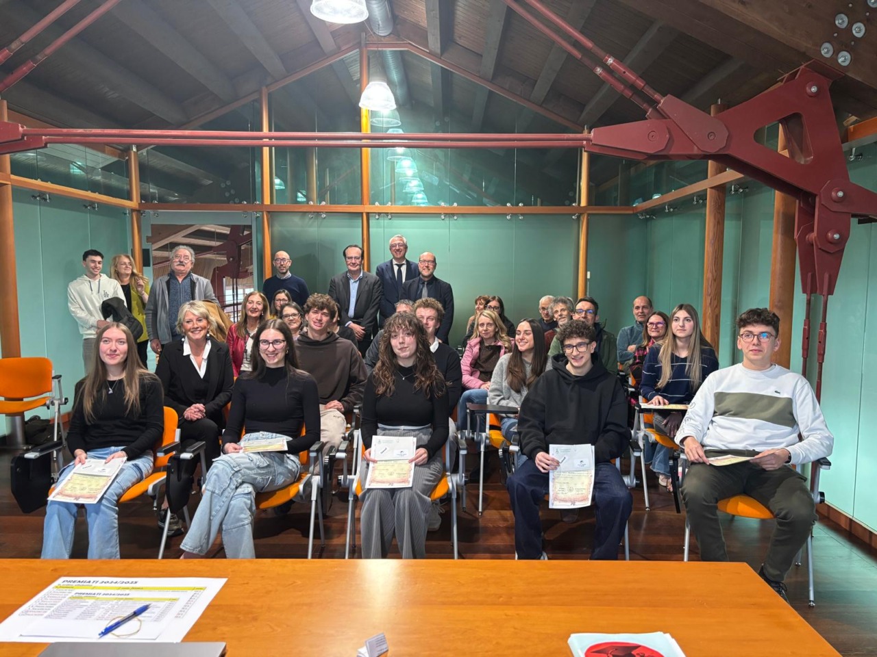 Consegna dei premi studio a Valmadrera: un riconoscimento agli studenti meritevoli