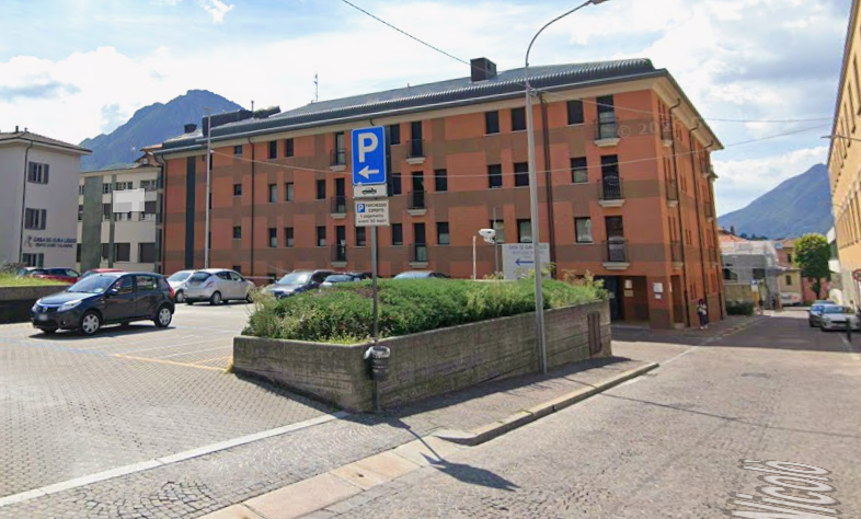 Degrado e sicurezza: una mamma multata a Lecco per paura di un parcheggio