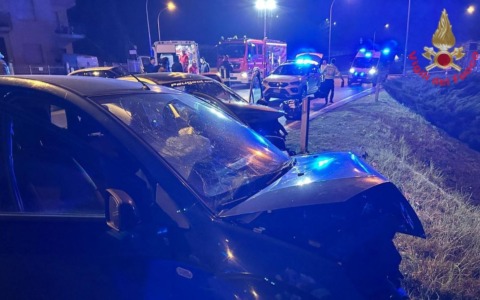 Grave incidente frontale a Molteno coinvolge quattro giovani
