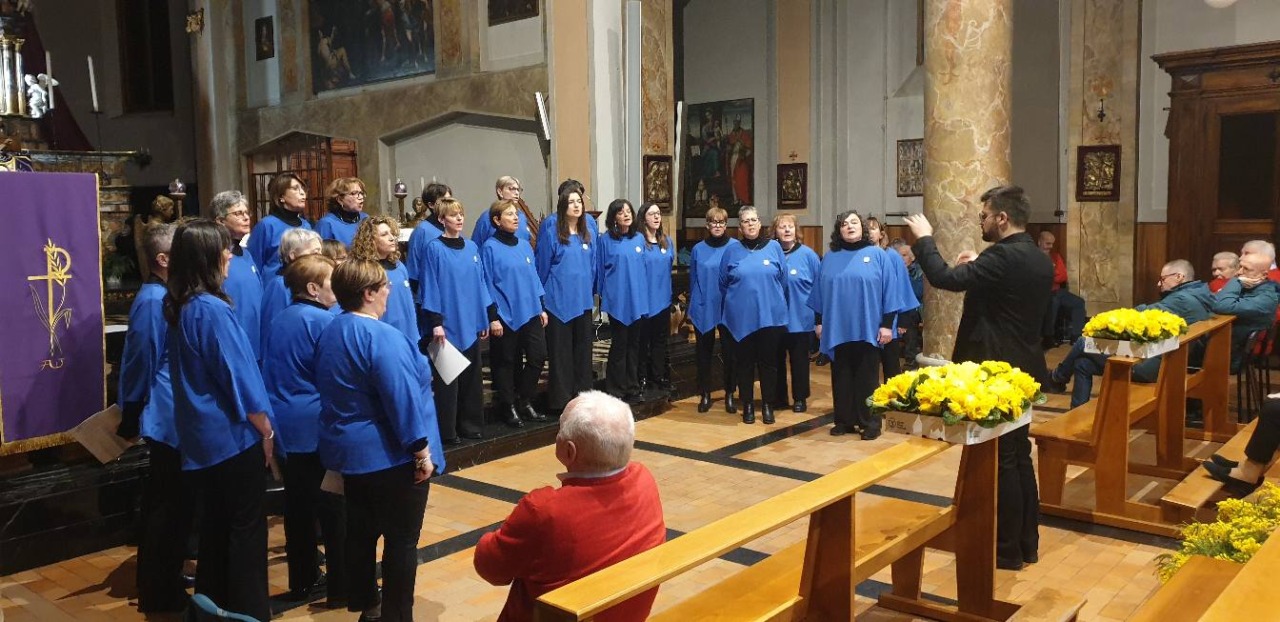Il Coro Alpino Lecchese incanta il pubblico di Introbio