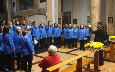 Il Coro Alpino Lecchese incanta il pubblico di Introbio
