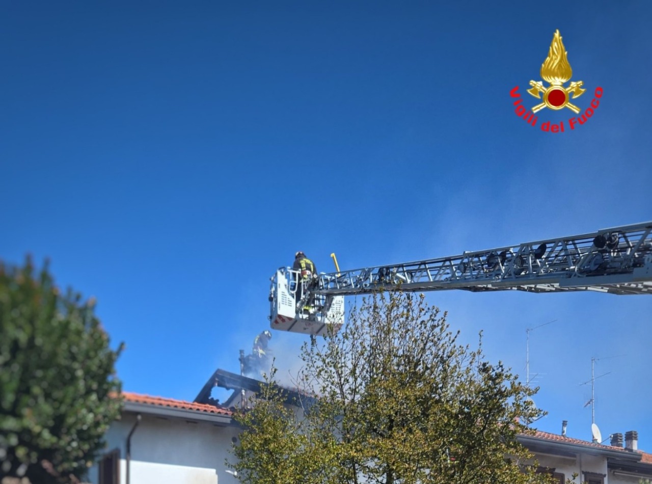 Incendi simultanei a Brivio e Casatenovo, intervento dei Vigili del Fuoco