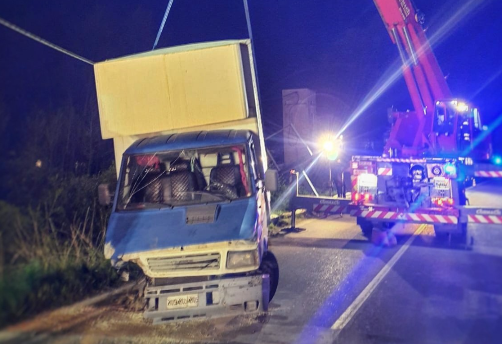 Incidente a Monte Marenzo: intervento dei Vigili del Fuoco per recupero furgone
