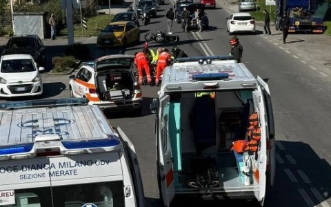 Incidente tra auto e moto a Dolzago: due persone ferite