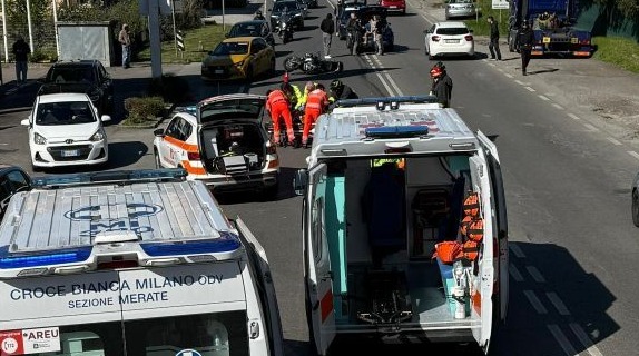 Incidente tra auto e moto a Dolzago: due persone ferite