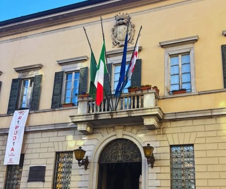 Lecco commemora le vittime del Covid-19 con un momento di raccoglimento