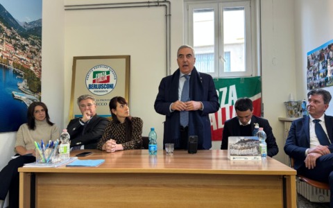 Lecco: Gasparri, Paroli e Benigni discutono del referendum con Forza Italia