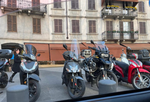 Lungolago di Lecco, caos per moto e auto in coda