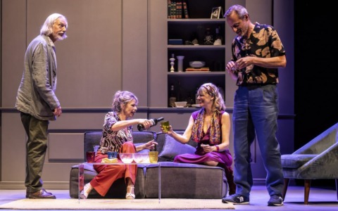 Mandello: il Teatro De André presenta “Vicini di casa”