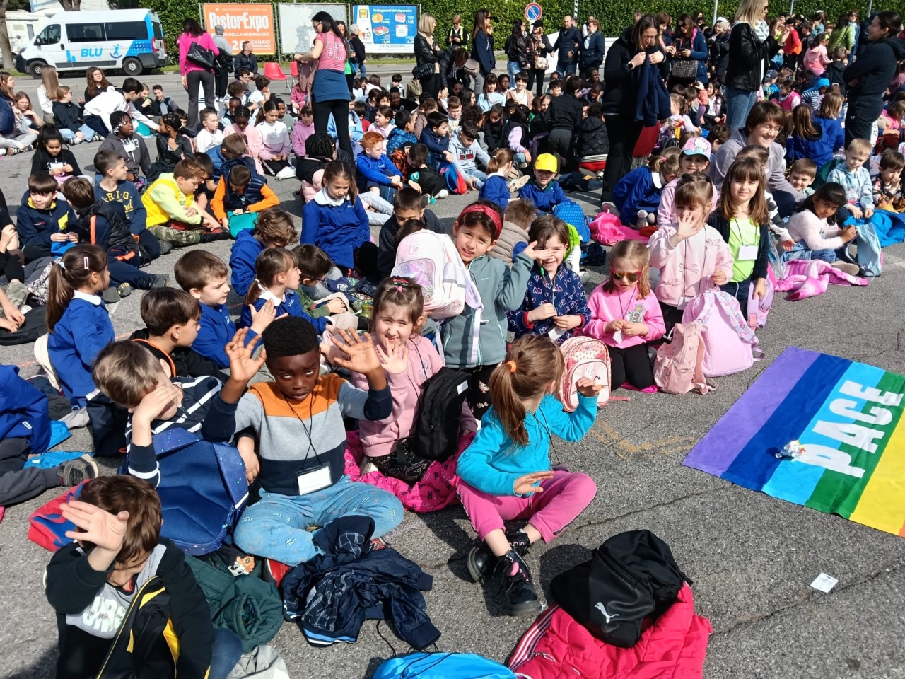 Oltre 700 studenti partecipano alla “Marcia per la pace” a Calolziocorte