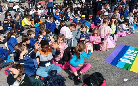 Oltre 700 studenti partecipano alla “Marcia per la pace” a Calolziocorte