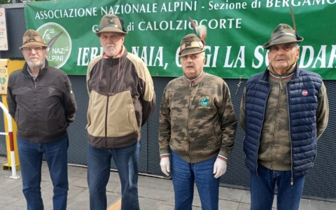 Pranzo sociale degli Alpini di Calolziocorte a Foppenico: un evento di solidarietà e convivialità