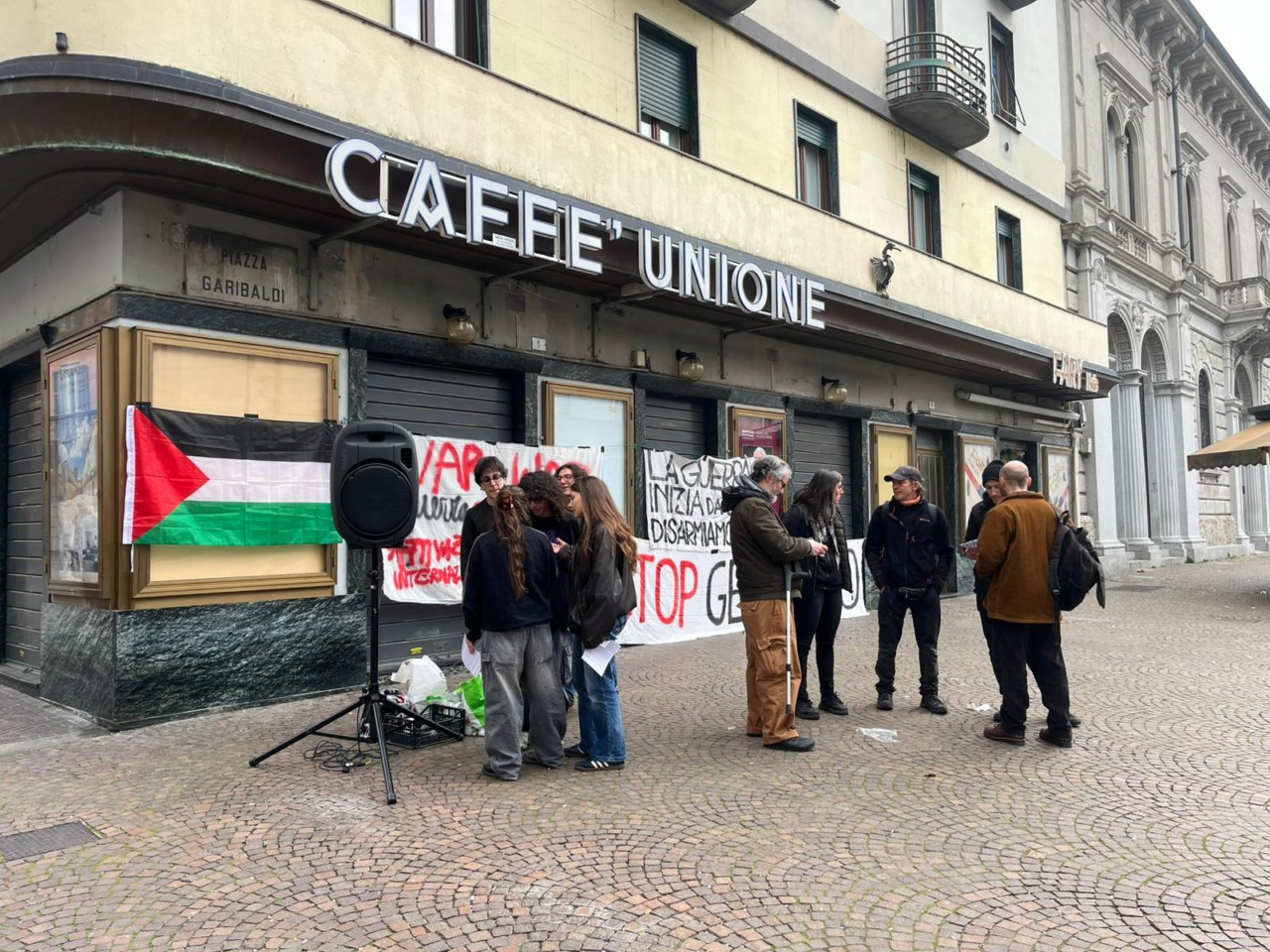Protesta in piazza Garibaldi contro la leva militare