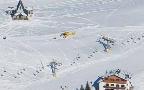 Una bambina cade dalla seggiovia ai Piani di Bobbio