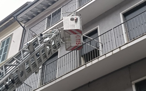 Una donna di 64 anni trovata senza vita in casa