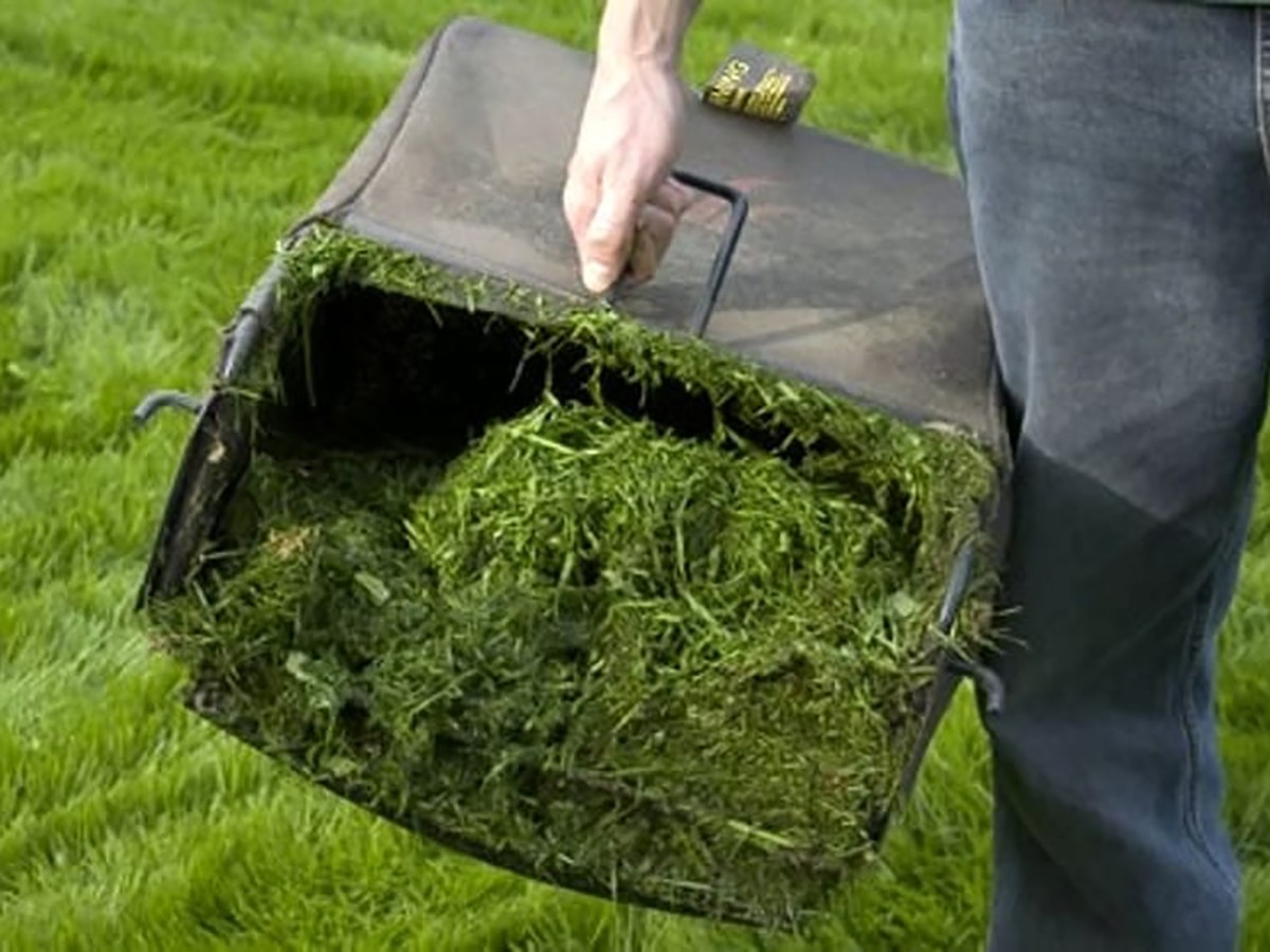 Valmadrera: inizio del diserbo meccanico delle aree pubbliche