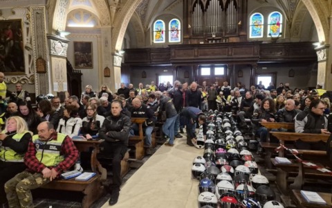 A Magno si è svolta la benedizione dei caschi dei motociclisti