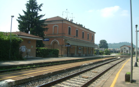 Accoltellamento in stazione a Oggiono, il centrodestra critica il governo locale