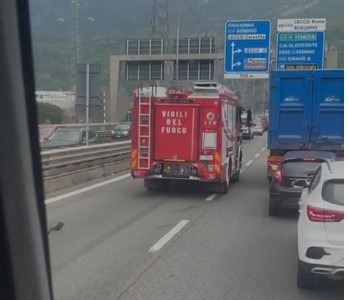 Auto ribaltata sul Terzo Ponte di Lecco provoca traffico intenso