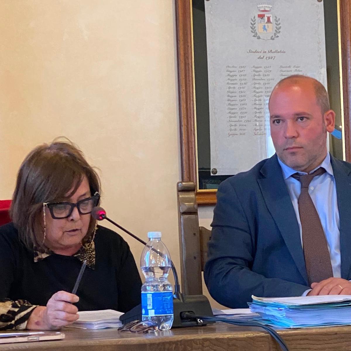 Ballabio approva rendiconto e pianifica nuovi investimenti per biblioteca e parcheggi