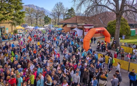 Camminata dell’Amicizia: un fiume di sostenitori per l’ottantesimo de La Nostra Famiglia