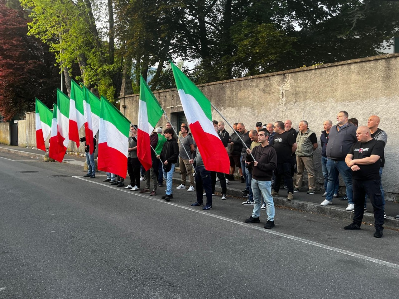 Commemorazione anticipata dei repubblichini fucilati a Lecco: contestazioni e nuovo corteo dell’Anpi