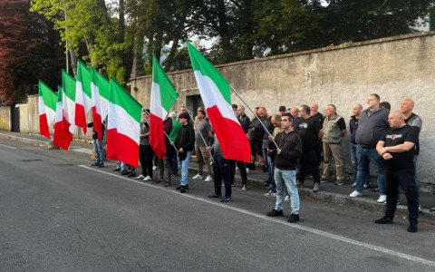 Commemorazione anticipata dei repubblichini fucilati a Lecco: contestazioni e nuovo corteo dell’Anpi