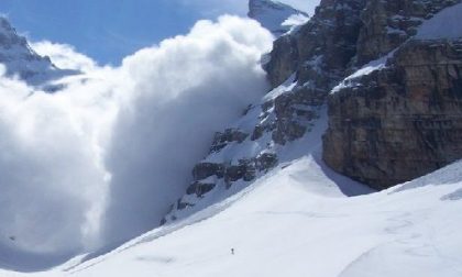 Due scialpinisti lecchesi colpiti da una valanga in Svizzera