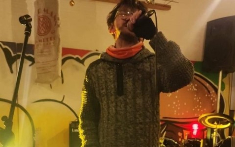 Il brano “Nelle stanze dell’anima”: l’incontro tra intelligenza artificiale e vero dolore