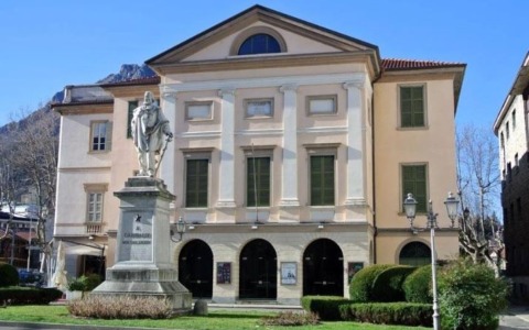 Il Comune di Lecco denunciato dalla ditta Neocos per i lavori al Teatro della Società