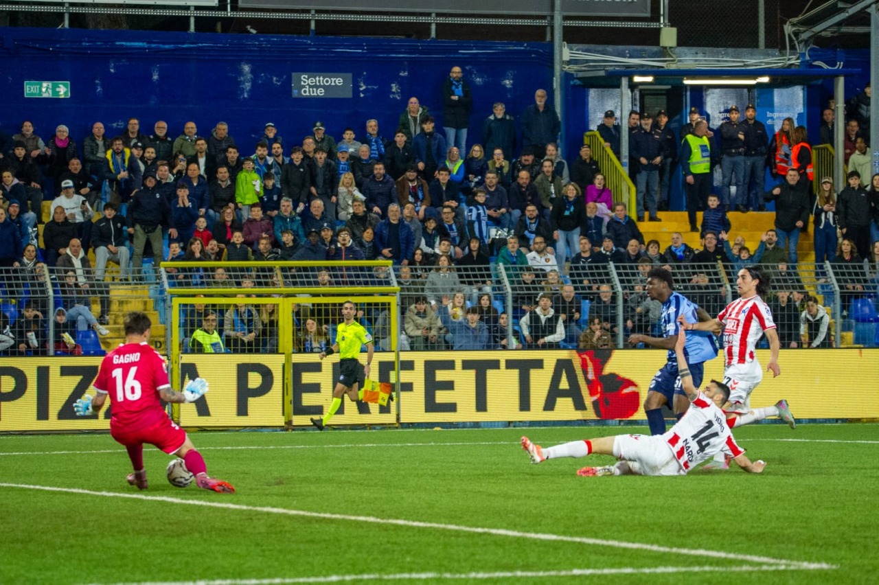 Il Lecco sorprende il Vicenza: 2-0 e festa al Rigamonti-Ceppi