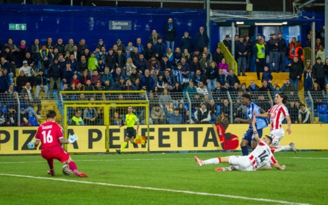 Il Lecco sorprende il Vicenza: 2-0 e festa al Rigamonti-Ceppi