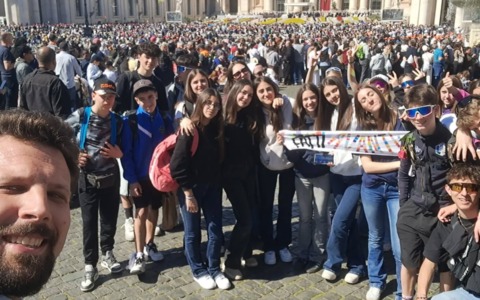 Il pellegrinaggio dei giovanissimi del decanato della Valsassina a Roma con Papa Leone XIV