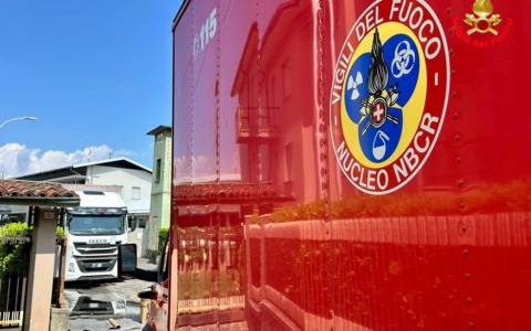 Incidente a Mandello: sversamento di gasolio e intervento dei Vigili del Fuoco